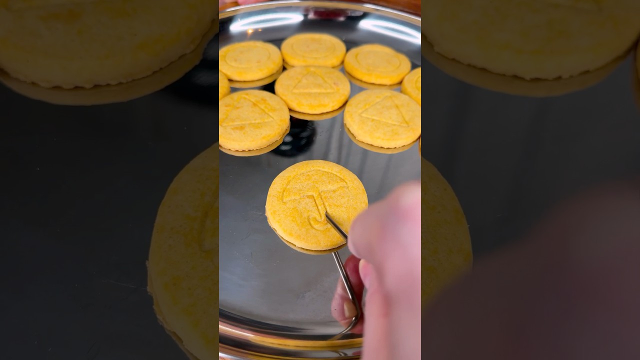 How to (not) break dalgona BISCUITS?😅❤️☂️| CHEFKOUDY