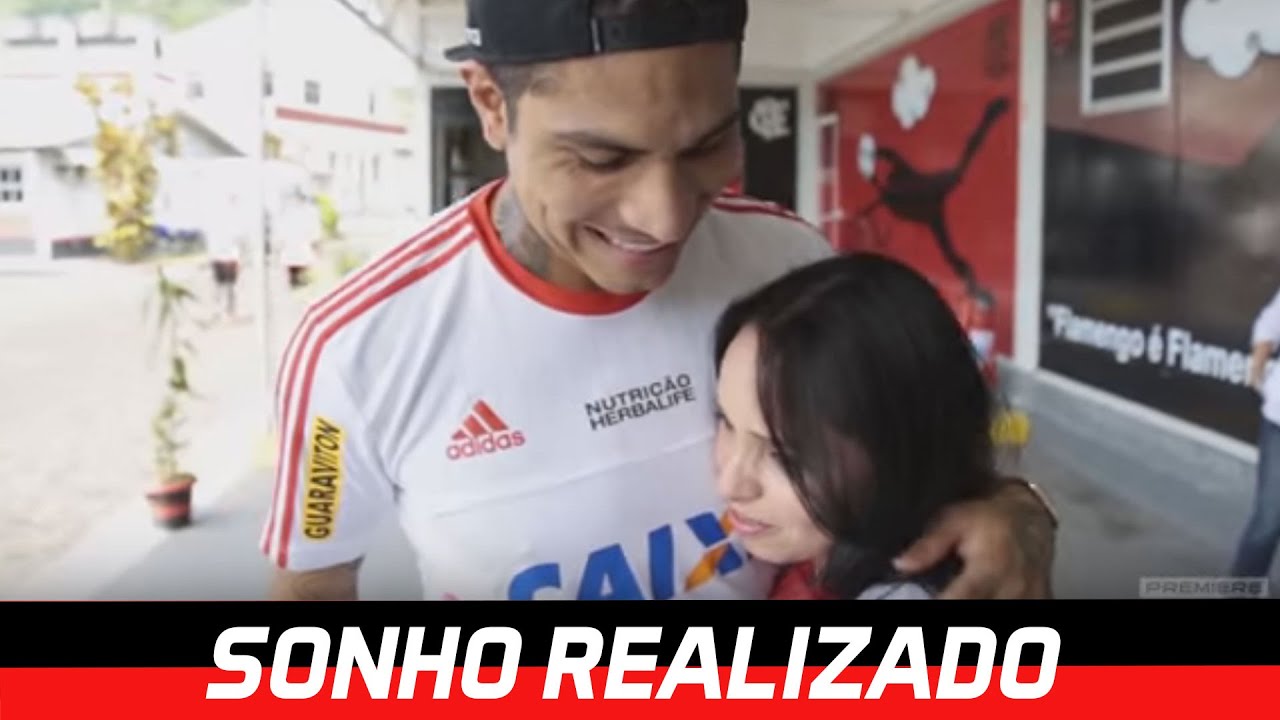 Paolo Guerrero recebe visita de fã muito especial