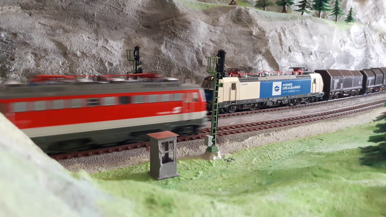 Kurzes Modellbahnvideo (3 G&uuml;terz&uuml;ge, Vectron/Taurus/1142)