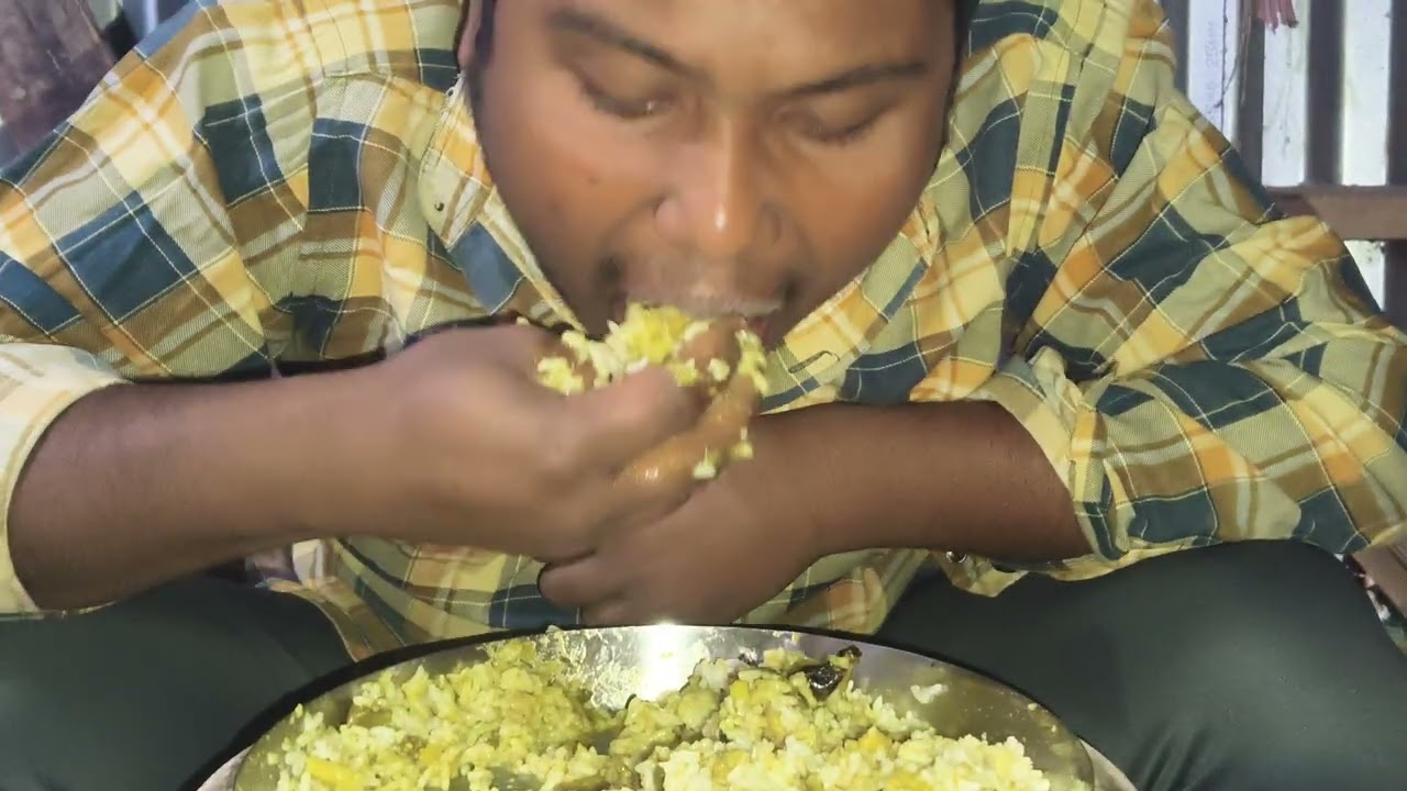 সিম, আলু, তরকারি একটা প্লেটে‌ 🤤