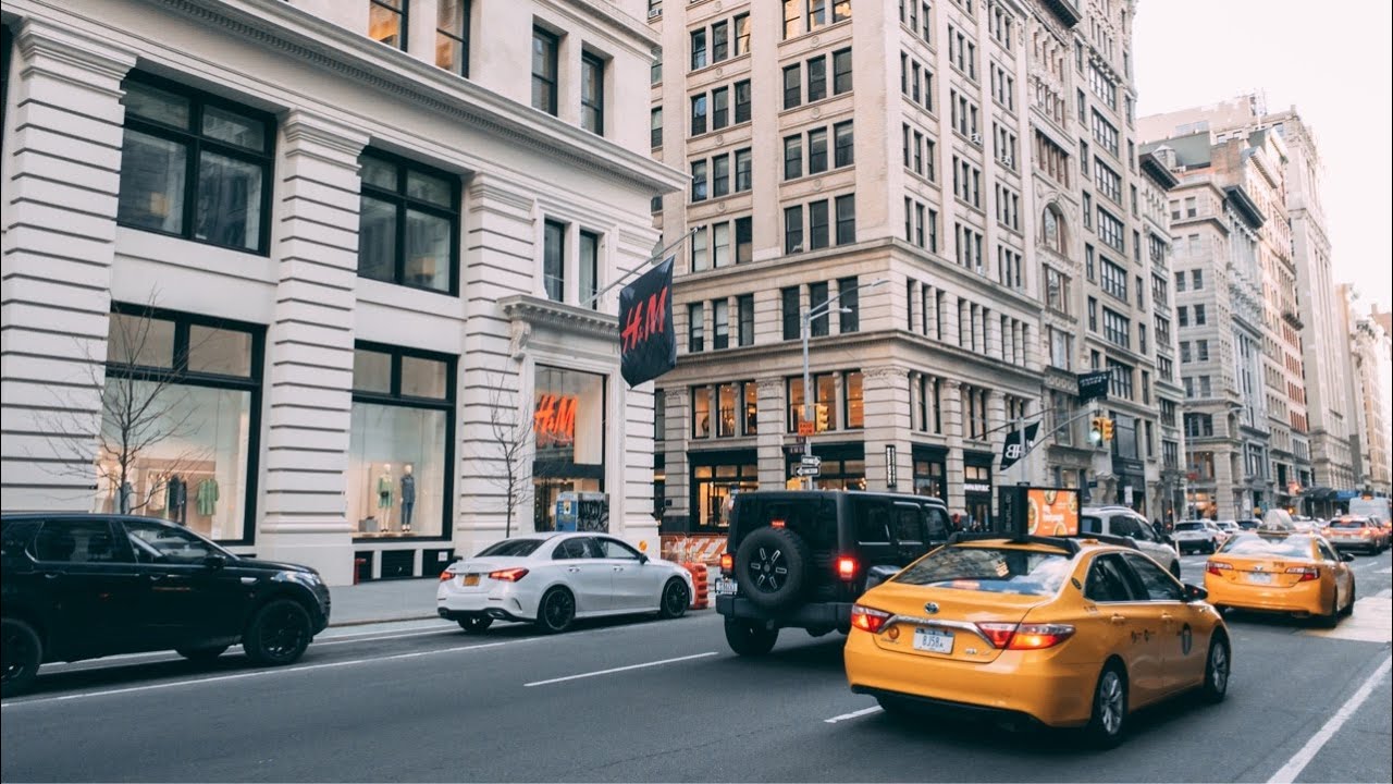 New York City Live: Union Square Walk + Barnes & Nobles Bookstore