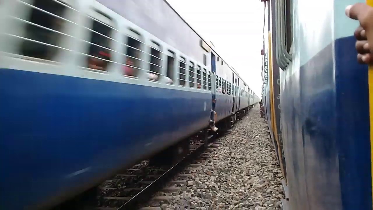😱😱😱 आँधि तुफान कि रफतार 14006 LICHHVI EXPRESS सादात रेलवे Stetion को पार करते हुए 😎😎😎