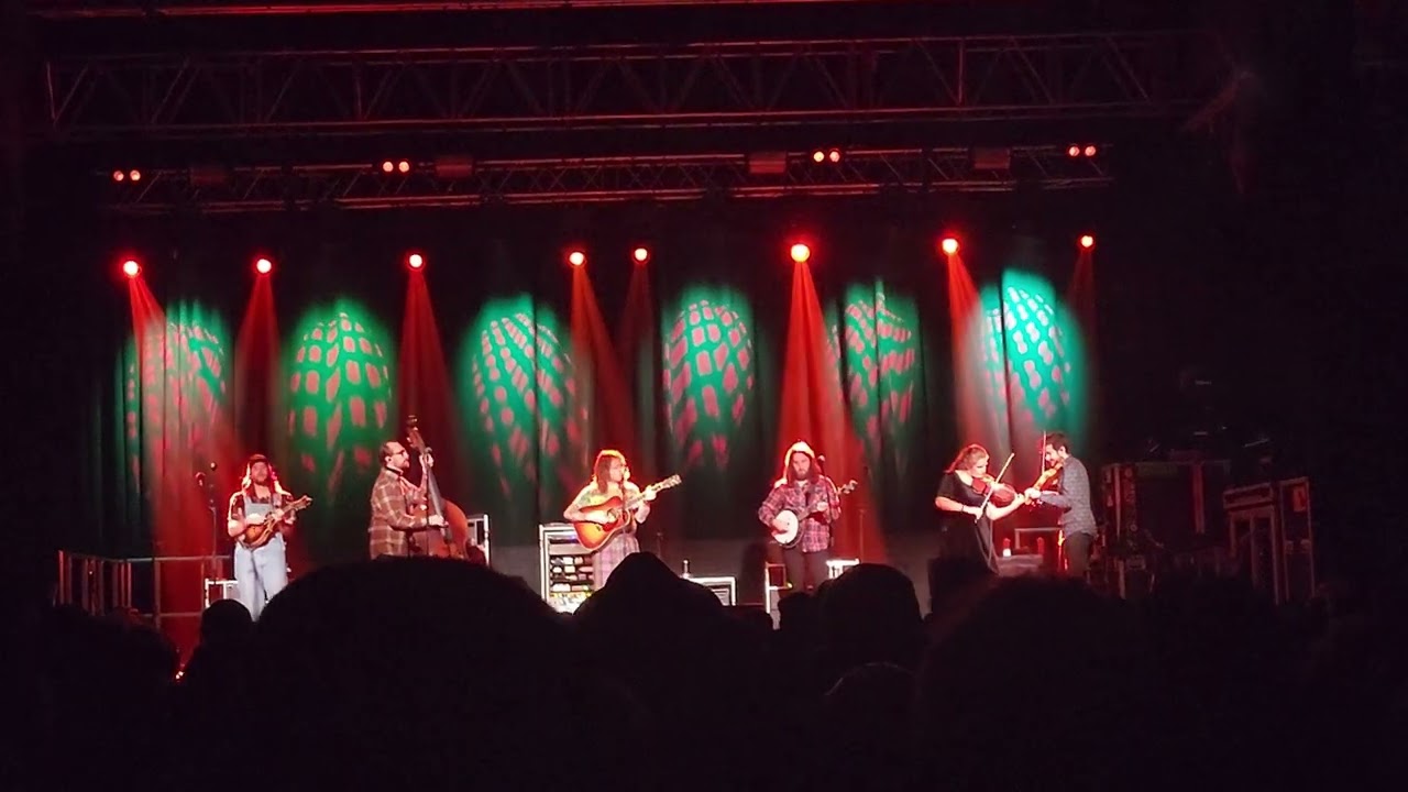 Billy Strings - Christmas Time's A-Commin'