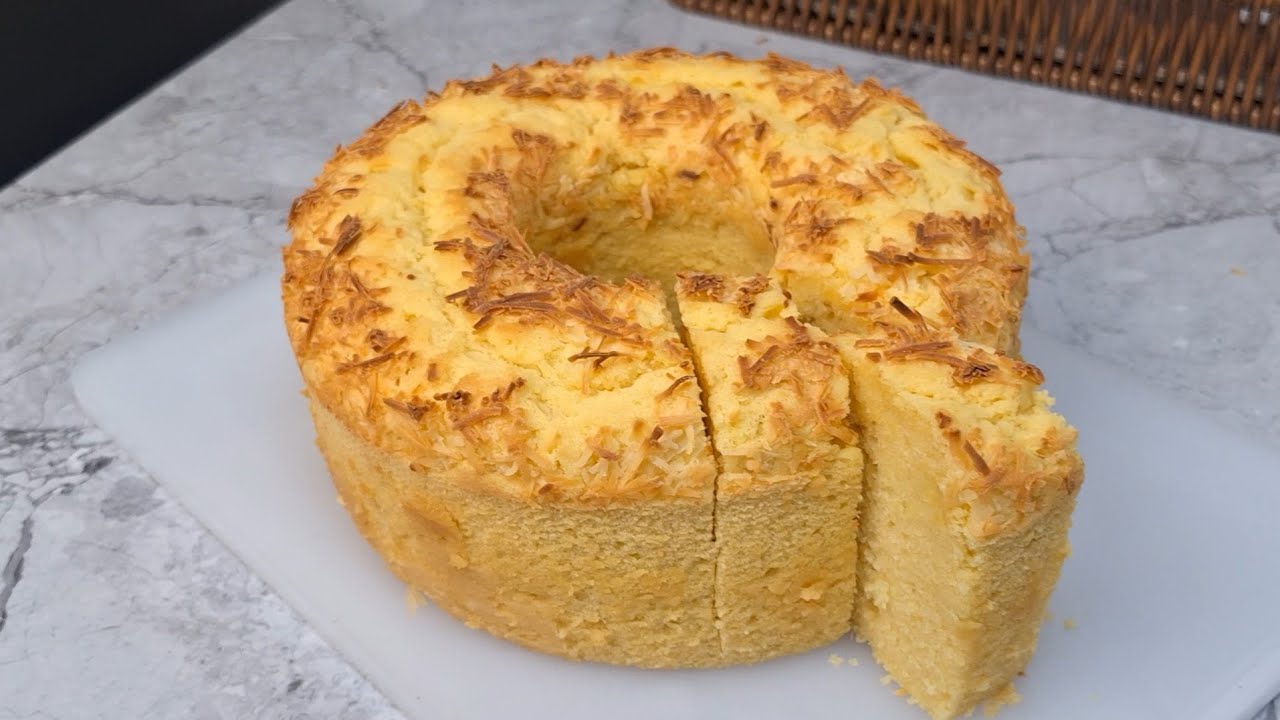 Простой и вкусный запеченный торт в форме ленты.