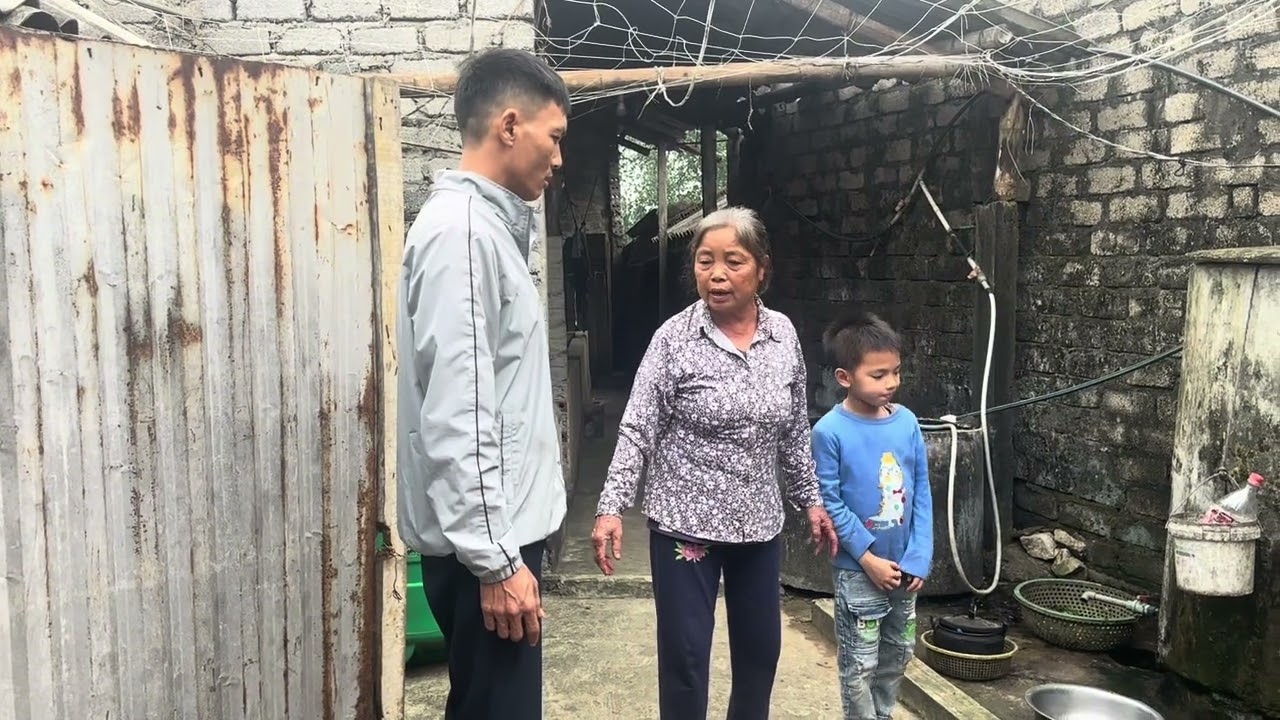 Toàn muốn cho con đi chơi . Ma ba đôi ko cho đi 