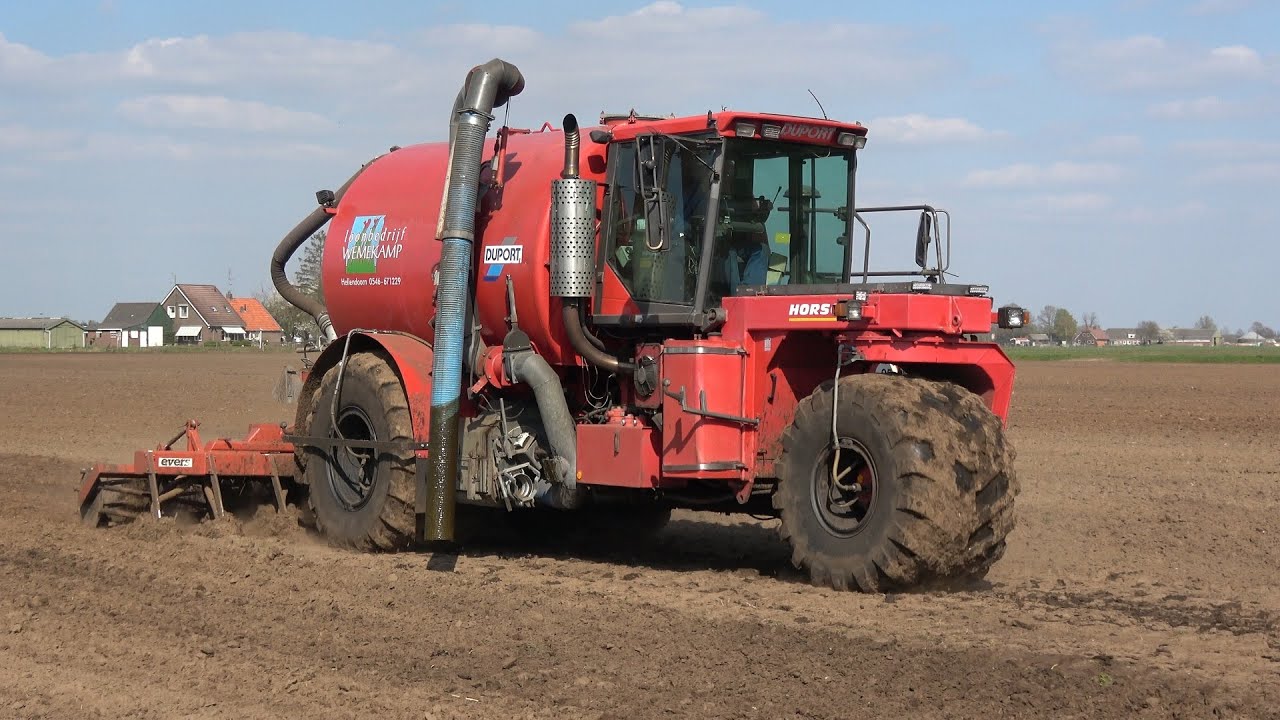 Loonbedrijf Wemekamp met hun Horsch Terra Trac 3 wieler aan het bouwland bemesten (2020)