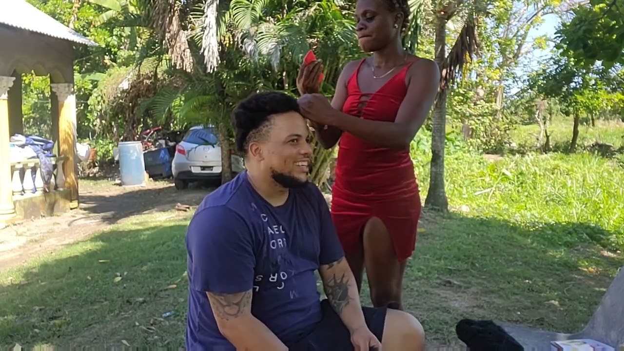 combing one of my client hair again my people so you can sit back and enjoyed..