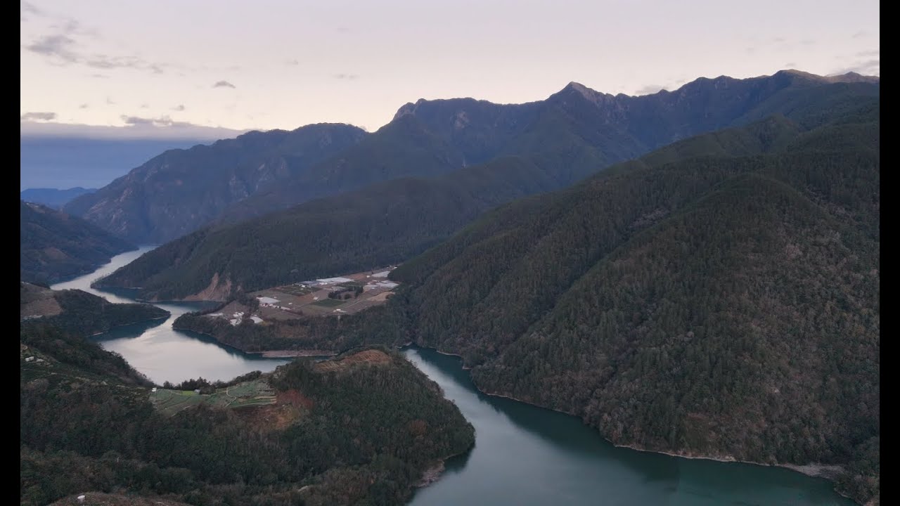 梨山攬勝樓飛 往大小劍山 志佳陽大山 雪山 佳陽沖積扇 德基水庫