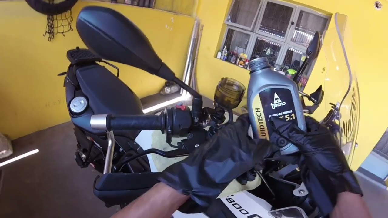 Troca do fluido de freio dianteiro BMW F800 gs