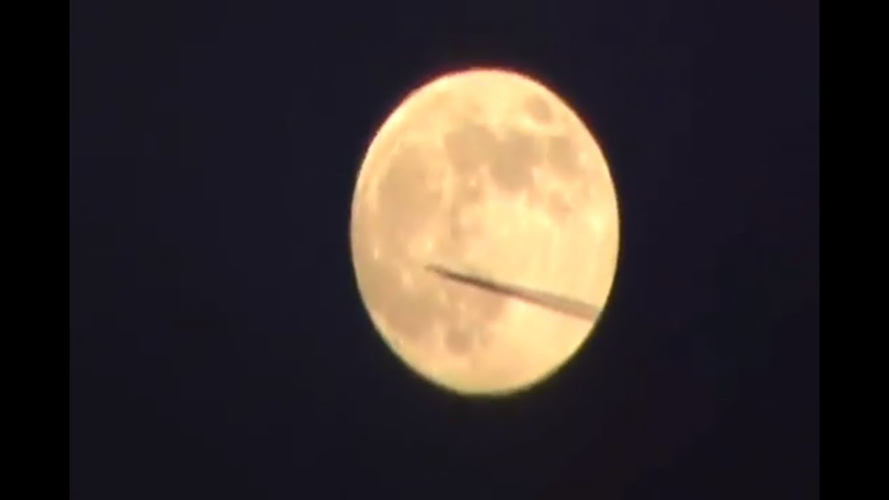 SANTA CLAUS CAUGHT FLYING ON VIDEO!!!!