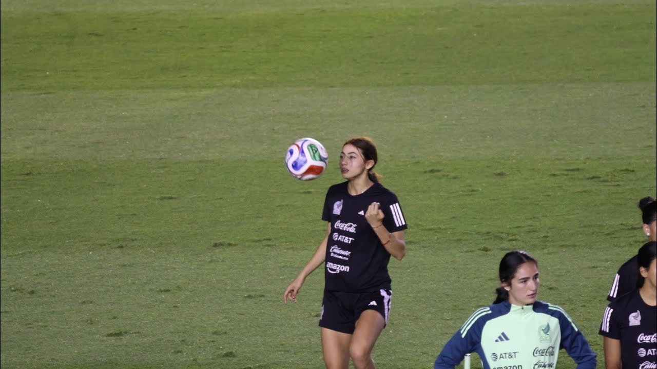 Entrenamiento de la Selección Femenil de México en el Estadio Ciudad de los Deportes 