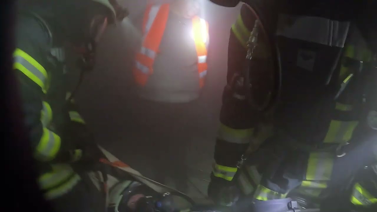 Mit Atemschutznotfall: Feuerwehr unter Atemschutz im Einsatz | FB1-Übung in Dassel