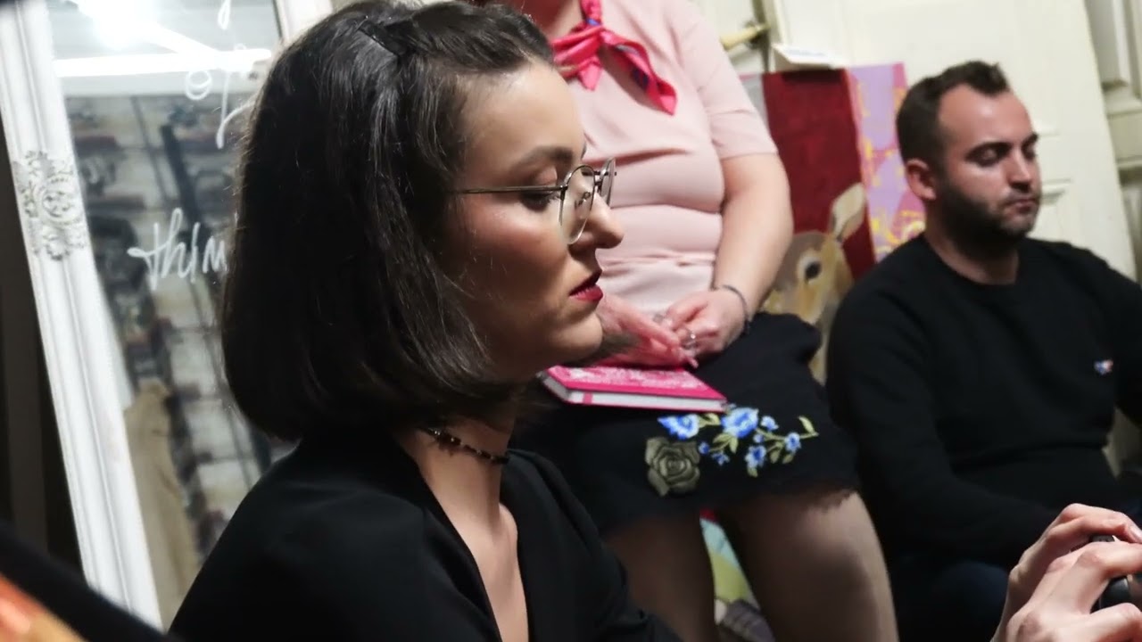 Laura cu un moment special ( gong si alte instrumente orientale) de terapie la Alai Hub Craiova