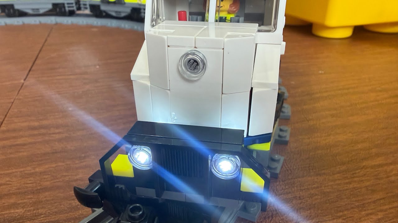 How to put headlights in the Lego City police train.