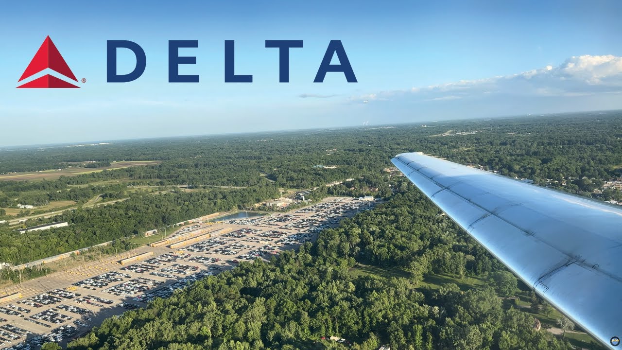 Delta Air Lines Boeing 717 Evening Landing at Detroit
