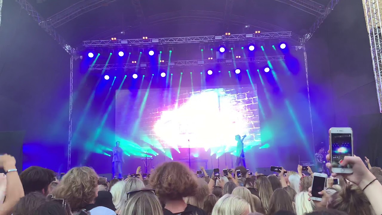Hov1 -Neon - Live i Borgholm