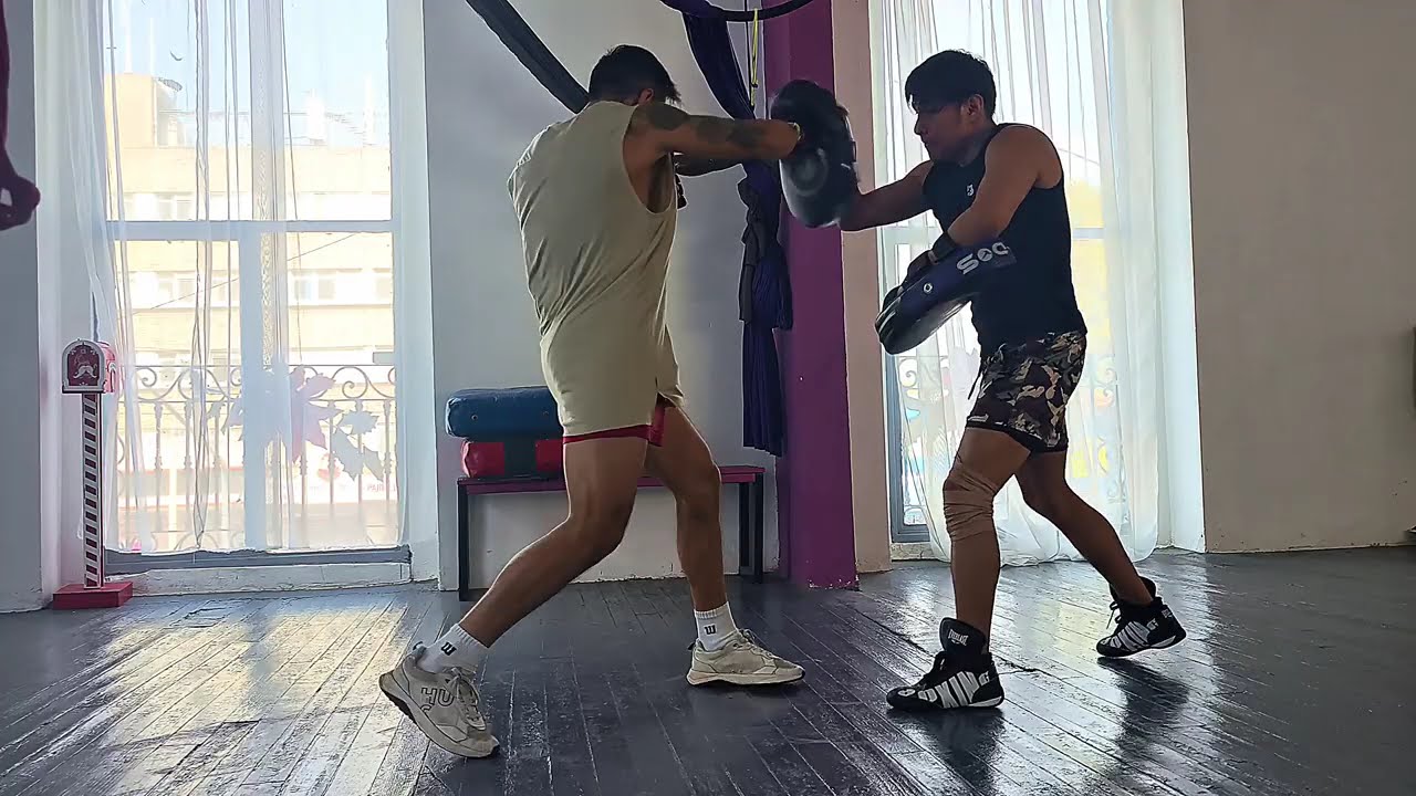 Haciendo un poco de manoplas en boxeo Parte 2 #manoplas #boxing #box #manopleo