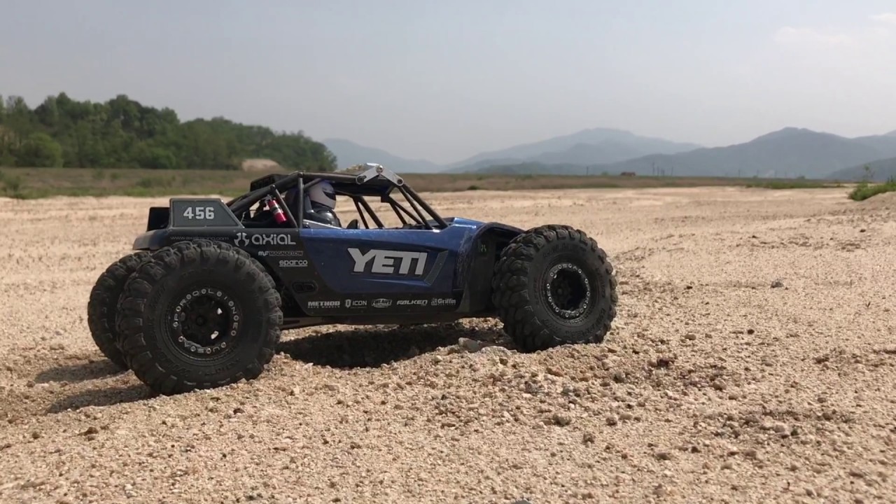 Axial 1/10 RockRacer YETI  - Desert Running