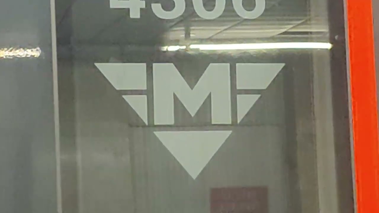 Pražské metro ve stanici Hlavní Nádraží na lince C