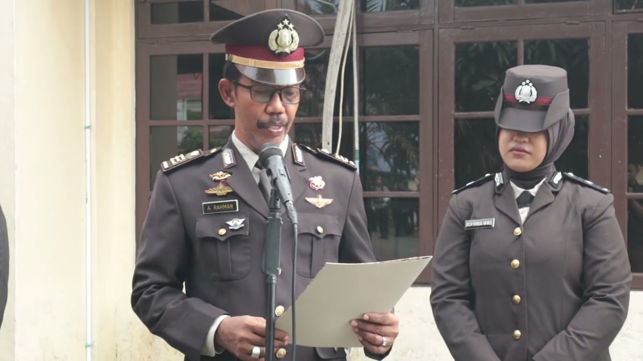 UPACARA PENGANUGRAHAN TANDA KEHORMATAN KEPADA PERSONIL POLRES HSU