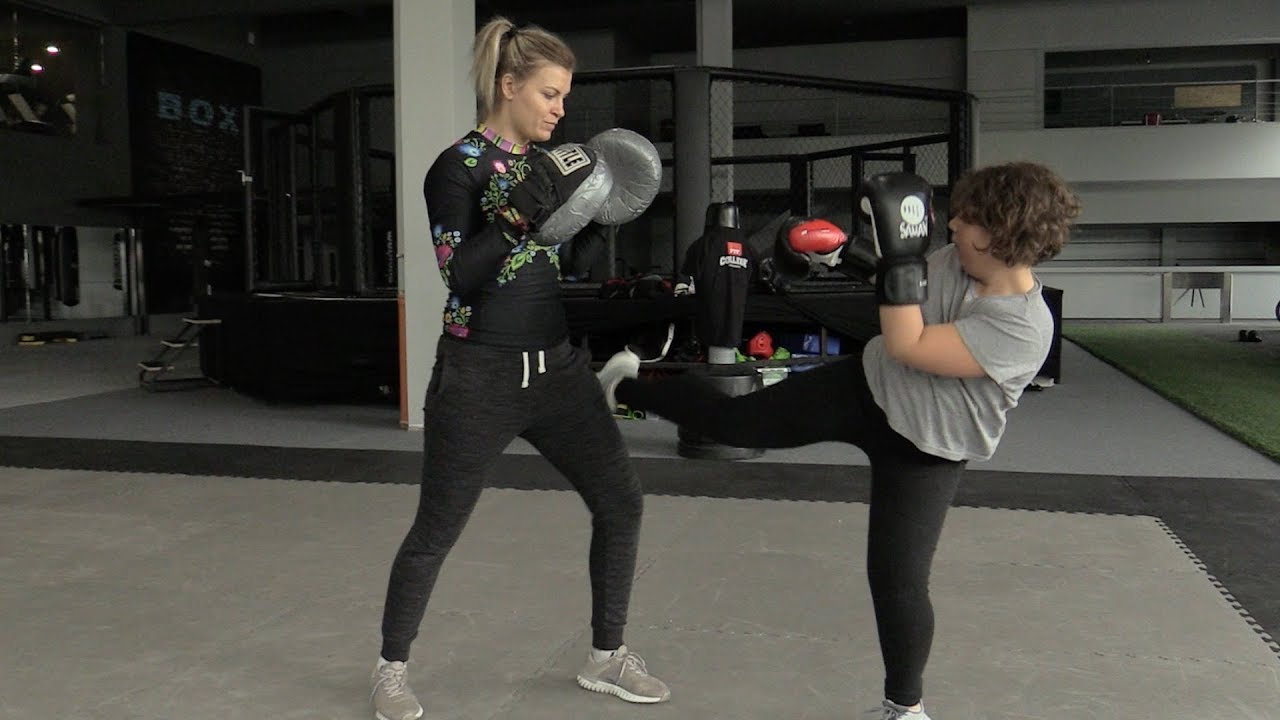 Fábián Melinda profi MMA és UFC harcos és a bokszoló kislány találkozása