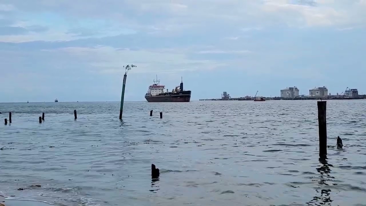 🛥⛴️ crossing