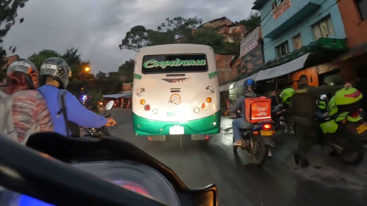 Llegando a casa, Medellín. Rodando en Medellín Palos verde, barrio Manrique cra 44