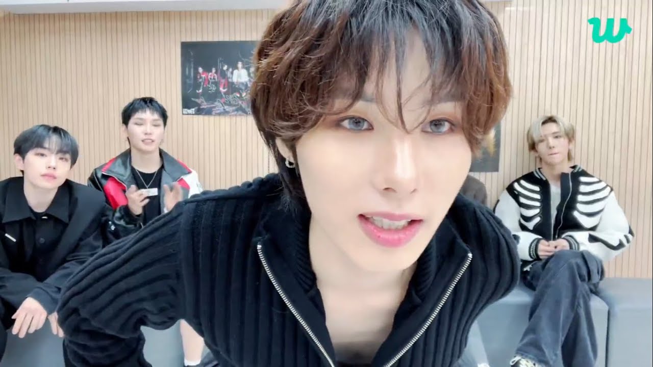 [ENG] E'LAST LIVE [ 17th OCT ,2023] ON WEVERSE AT 11:18 PM ( KST ) #E'LAST