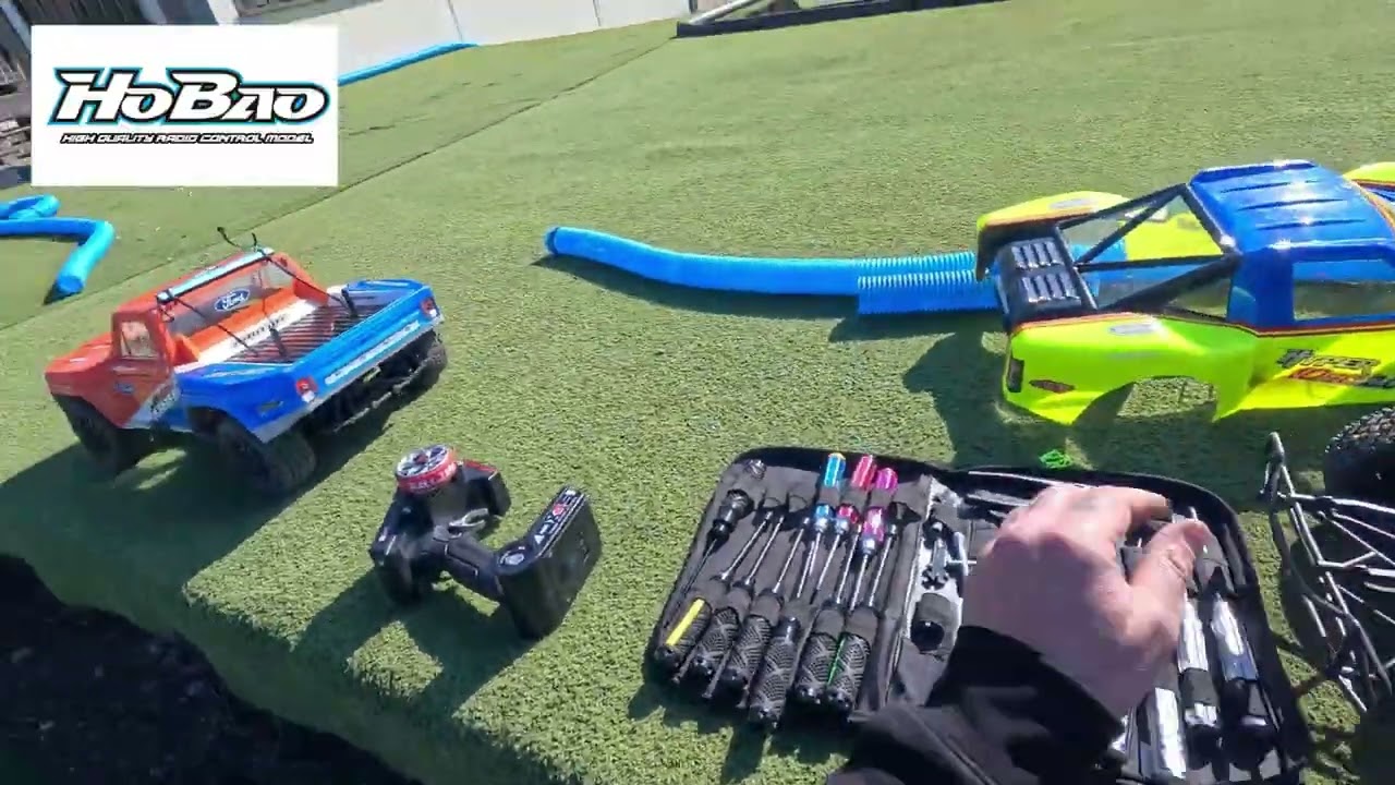 Le Hobao hyper 10 sc 2.0 2s sur circuit moquette , et démo hauteur de caisse et effets
