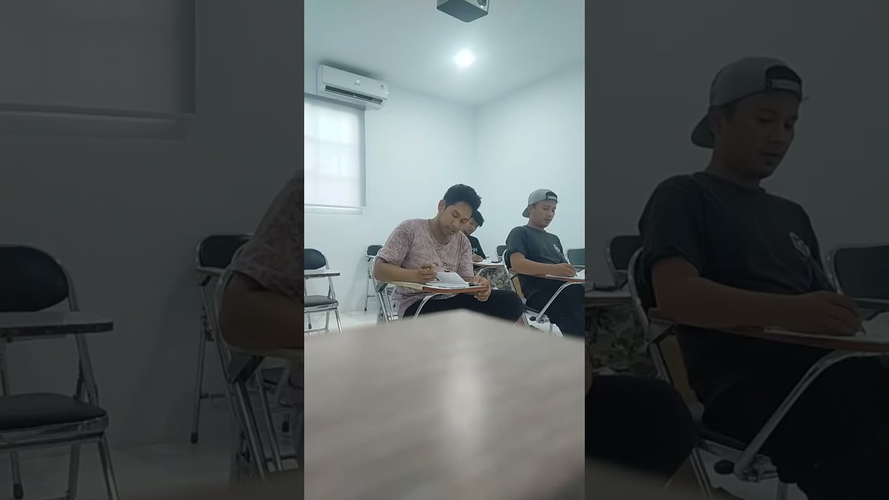perjalanan proses belajar bahasa Inggris di kelas sama teman 