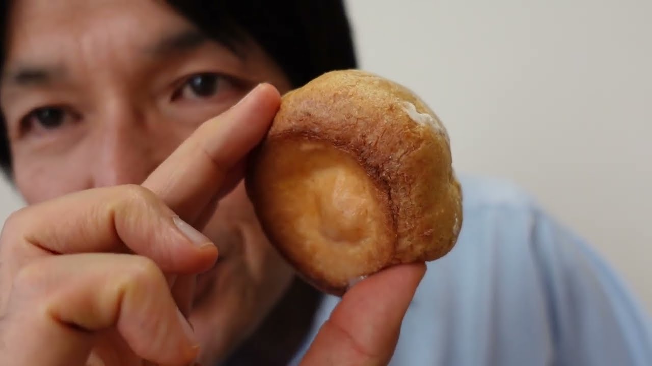 事務所でデザート『ホワイトチョコシュークリーム』