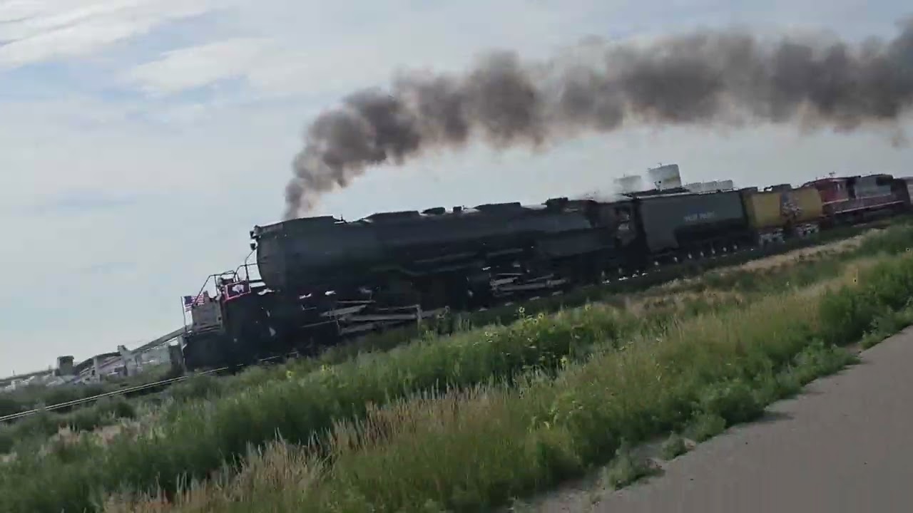 Union Pacific Bigboy 4014 and Union Pacific 1616 Abraham Lincoln chase from Greeley to Cheyenne.