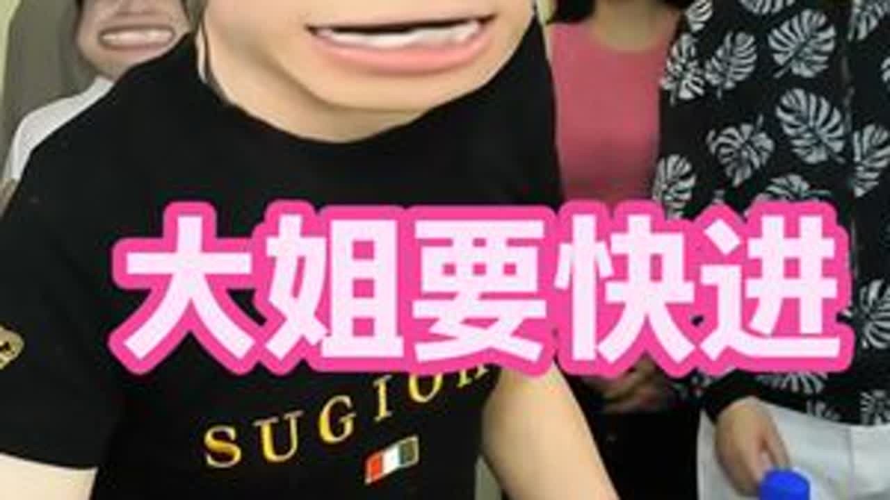 这衣服是卤来吃吗，远方直播间真的都是人才，真的要被笑死了#远方搞笑解压直播 #看一遍笑一遍笑得肚子疼 #解压视频 #洗衣液推荐 #英格卡乐洗衣液