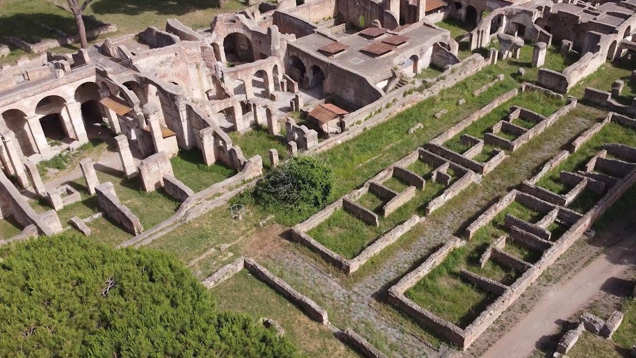 4.4 I complessi abitativi e le domus ostiensi