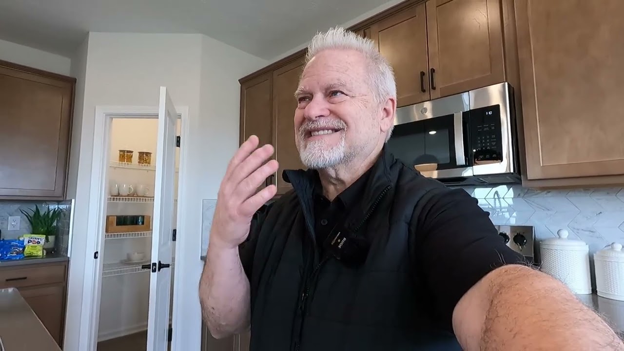 Touring the Serenity 2517 in Oberlin: Camby Indiana Best New Community?