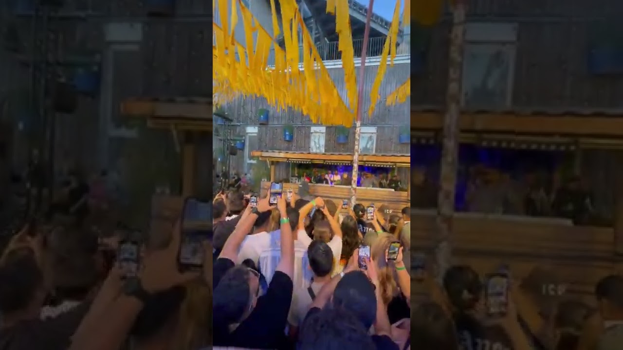 HAFTBEFEHL STÜRZT VON DER BÜHNE