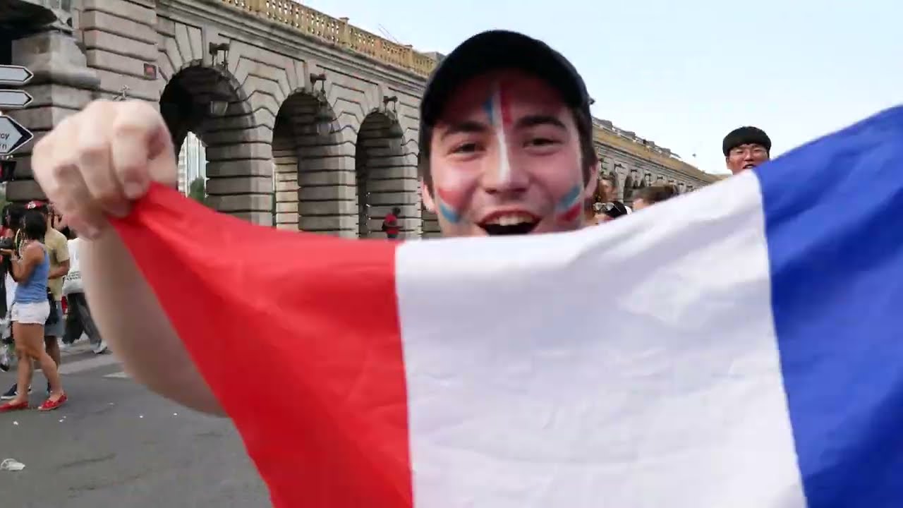 FRANCE CHAMPIONNE DU MONDE / SCÈNE DE LIESSE À PARIS 13