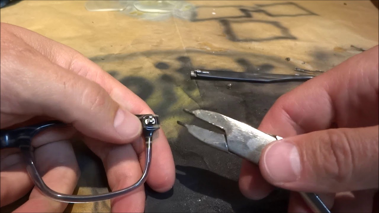 Naprawa Okularów *1 / wymiana złamanej Zawiaski we froncie oprawy z acetatu