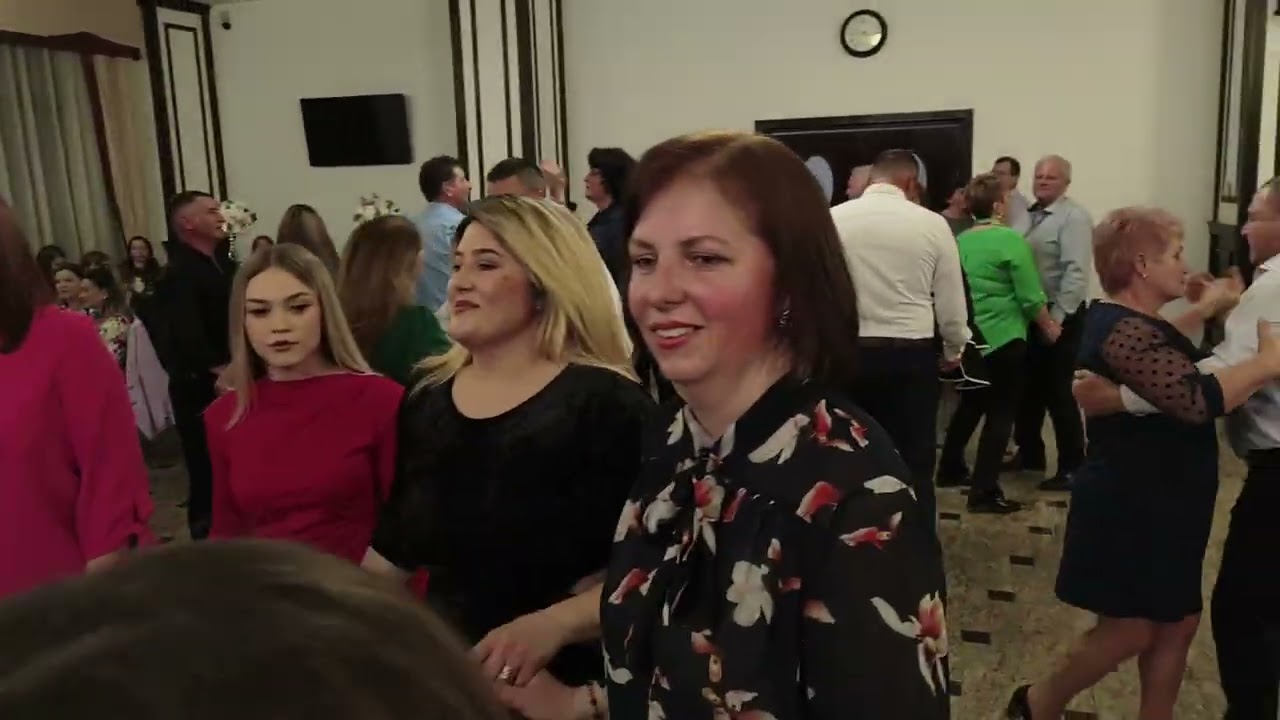 Bebe Dragomir-Sărbătorim ziua Femeii,Miercurea Sibiu.(Cover)