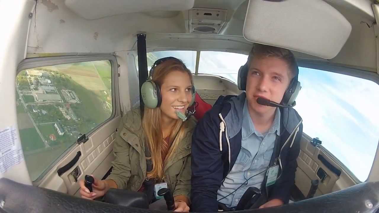 Flying with girlfriend : C152 (GoPro HD)
