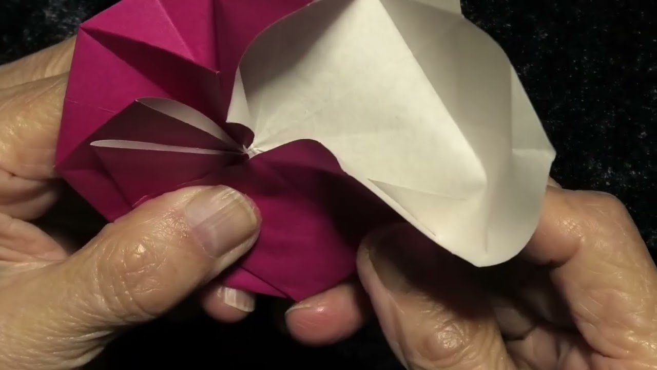 【折り紙】 作品131「花A-2を折ってブローチ」＜my mother's ORIGAMI room＞