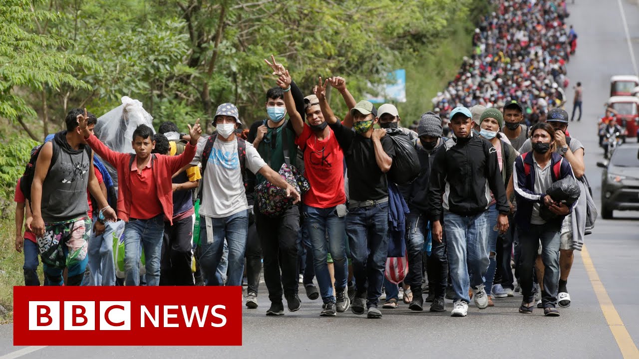 Guatemala blocks thousands of people bound for US - BBC News