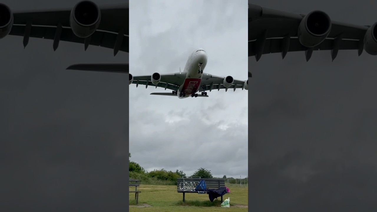 💦 Wet runway Airbus a380 landing #aviation
