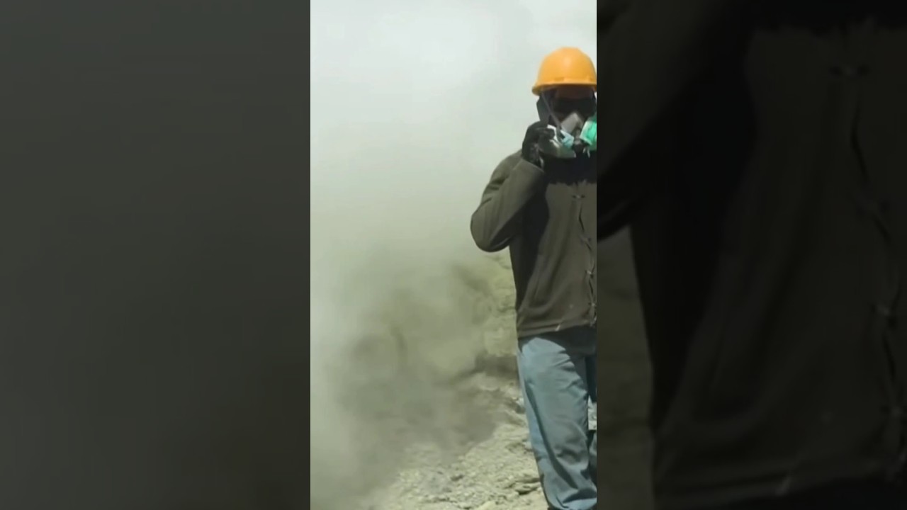 Why some people go inside this Volcano??  