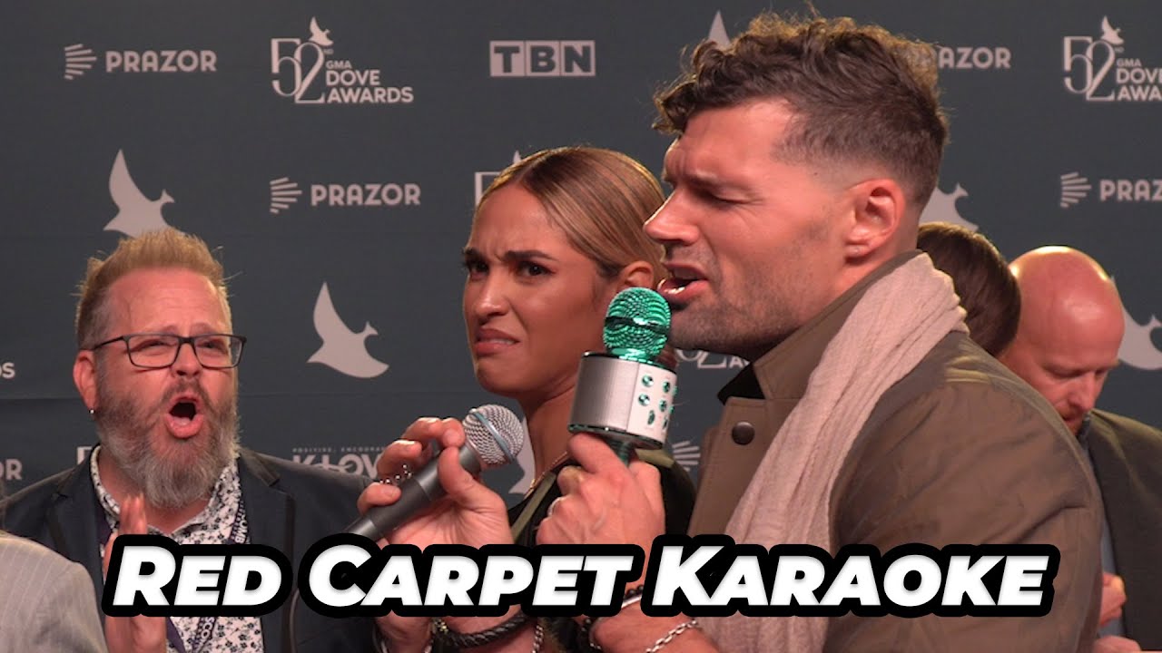 Караоке на красной дорожке церемонии вручения премии Dove Awards