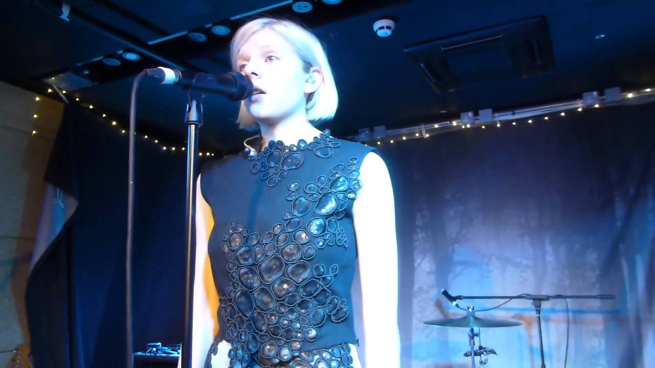 Aurora  -  Life On Mars (David Bowie Cover) (HD) - Miranda, Ace Hotel - 11.06.15