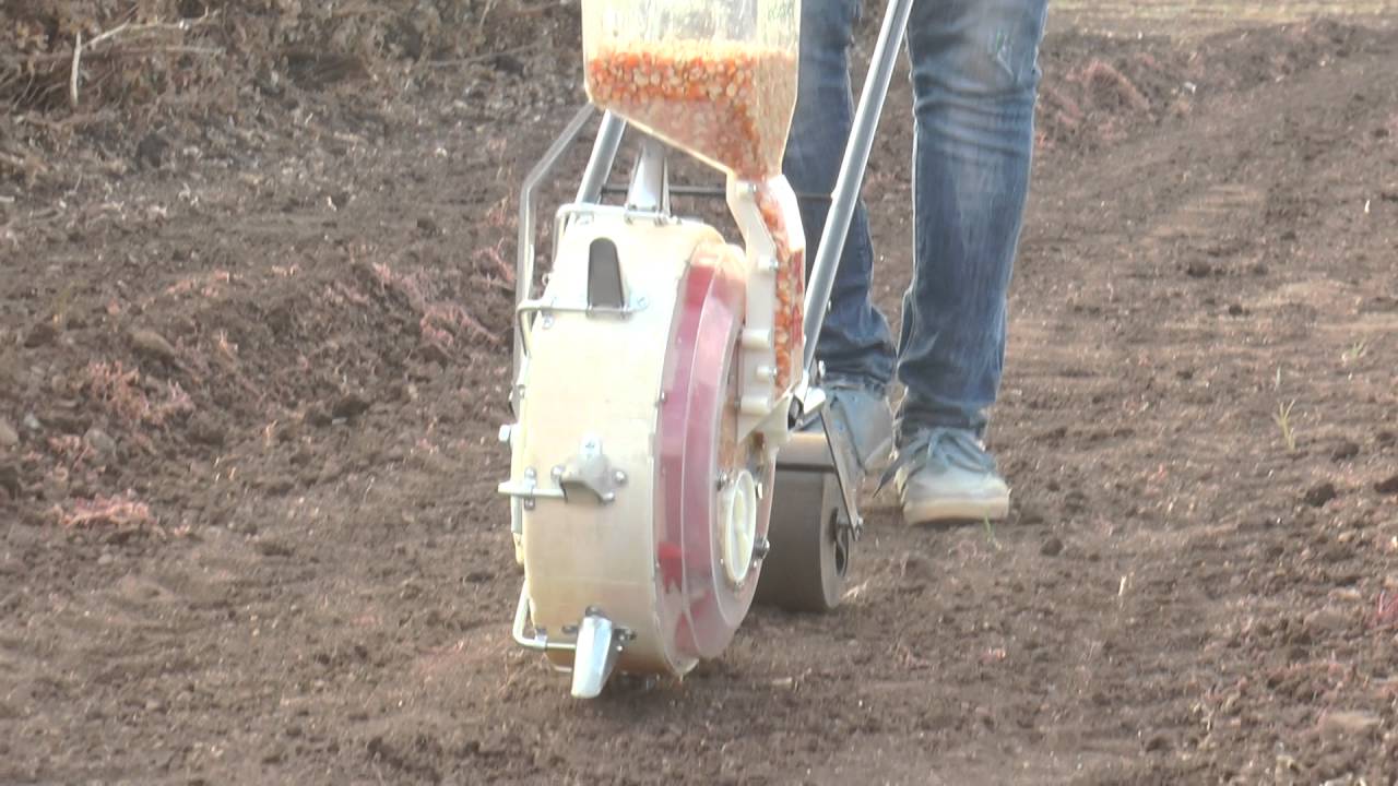 BHOOMI AGRO ROUND SEED DIBBLER Corn Seeds Sowing