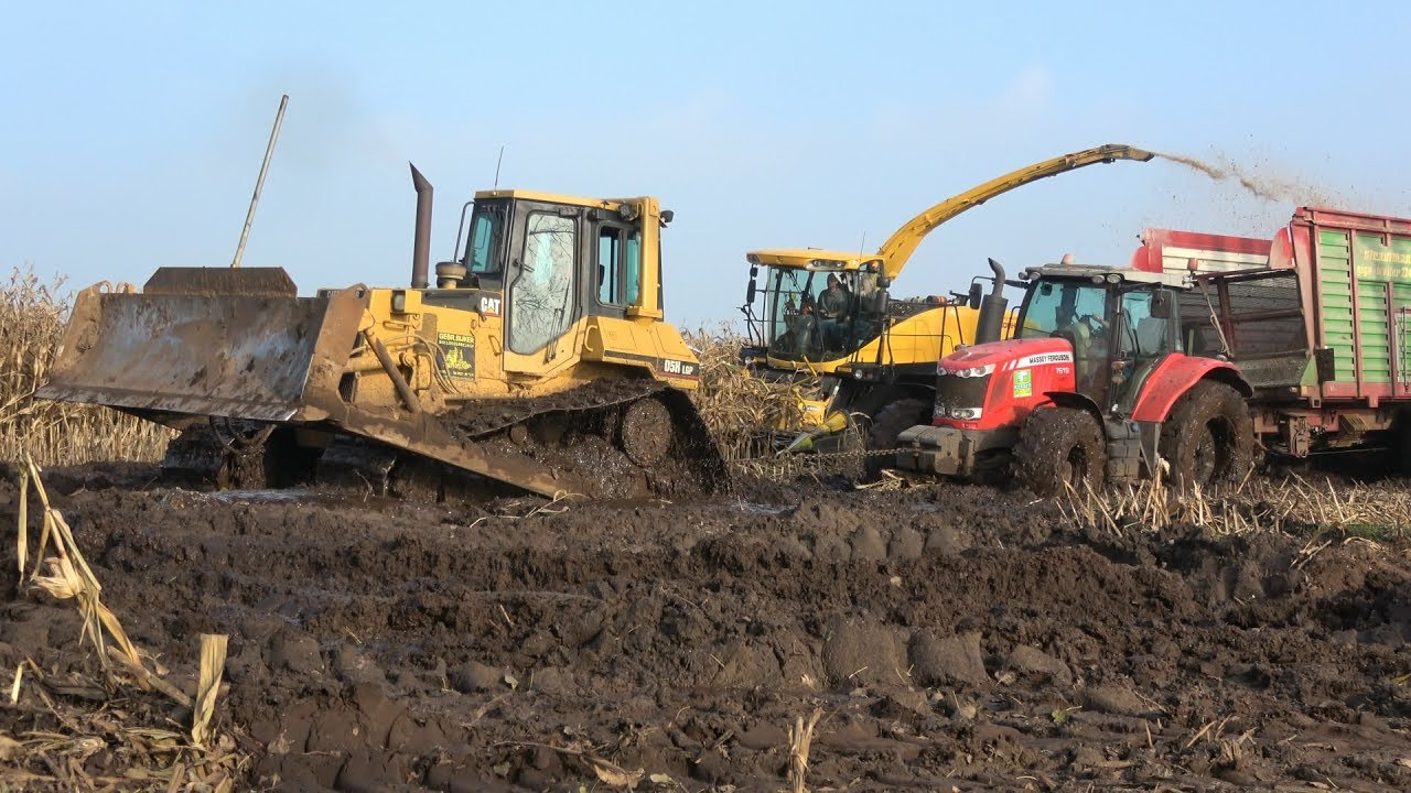 Modderen - Bomhof en Rensen halen de laatste mais eraf met behulp van bulldozer (deel 2/2) (2017)