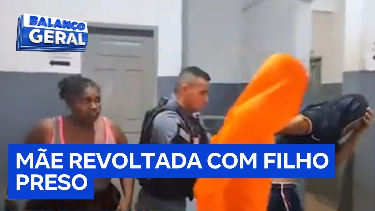 Mãe se revolta ao ver filho preso e agride o jovem dentro da delegacia