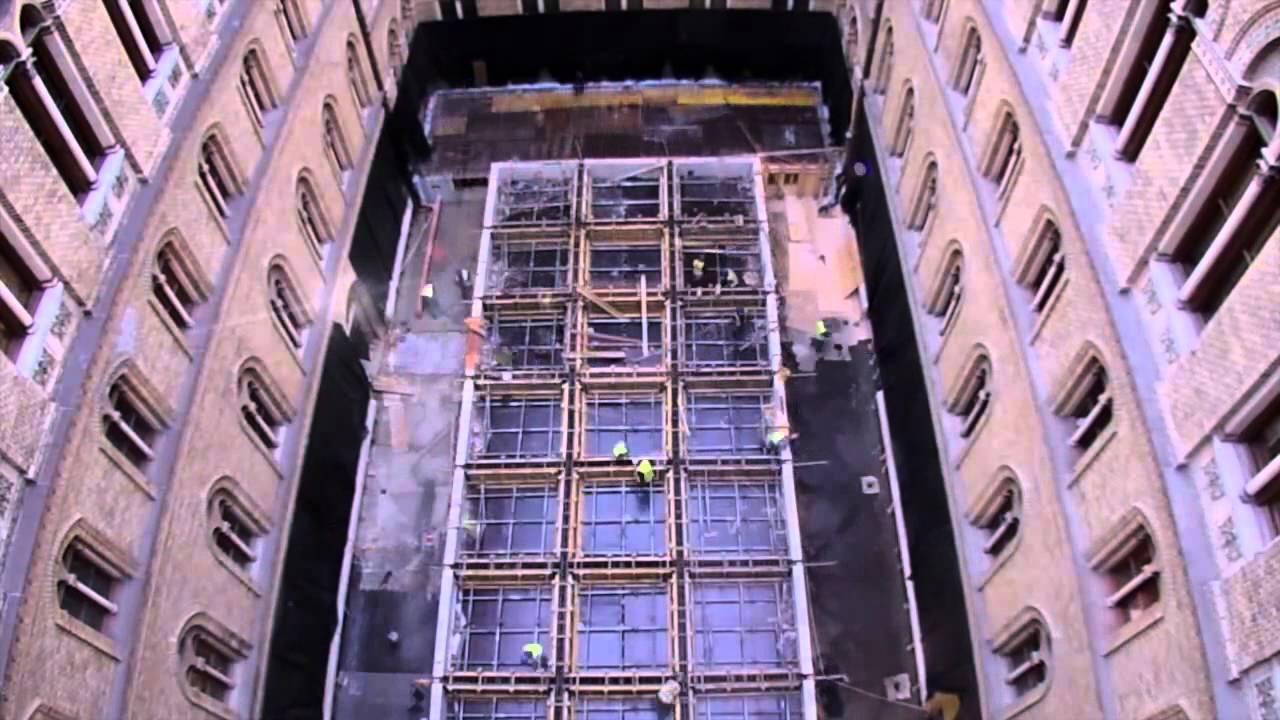 Time-lapse vide&oacute; a Kossuth t&eacute;r meg&uacute;j&iacute;t&aacute;s&aacute;r&oacute;l